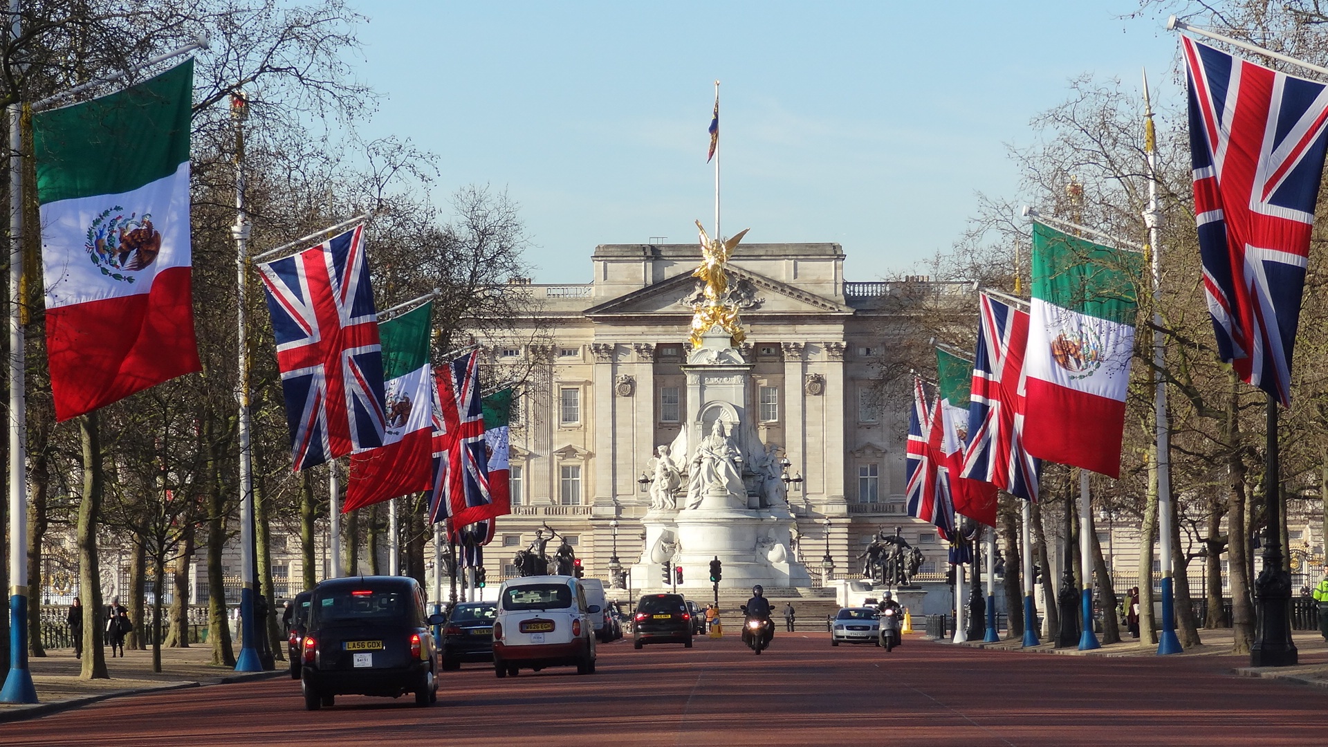 Buckingham Palace, heritage and tourism